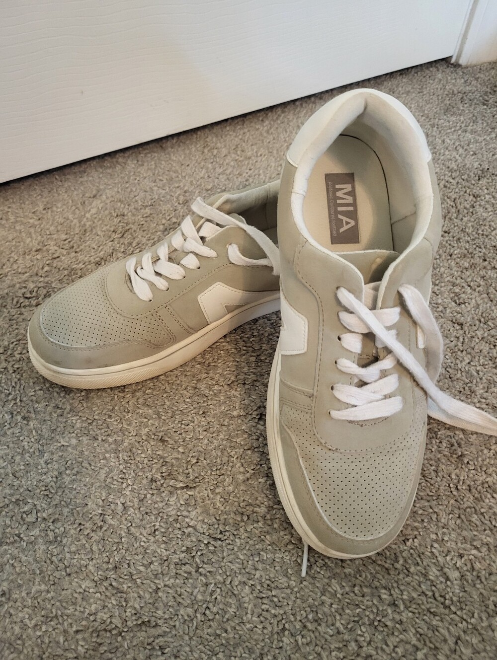 MIA Womens Neutral Tan Lace-Up Sneakers, Size 8